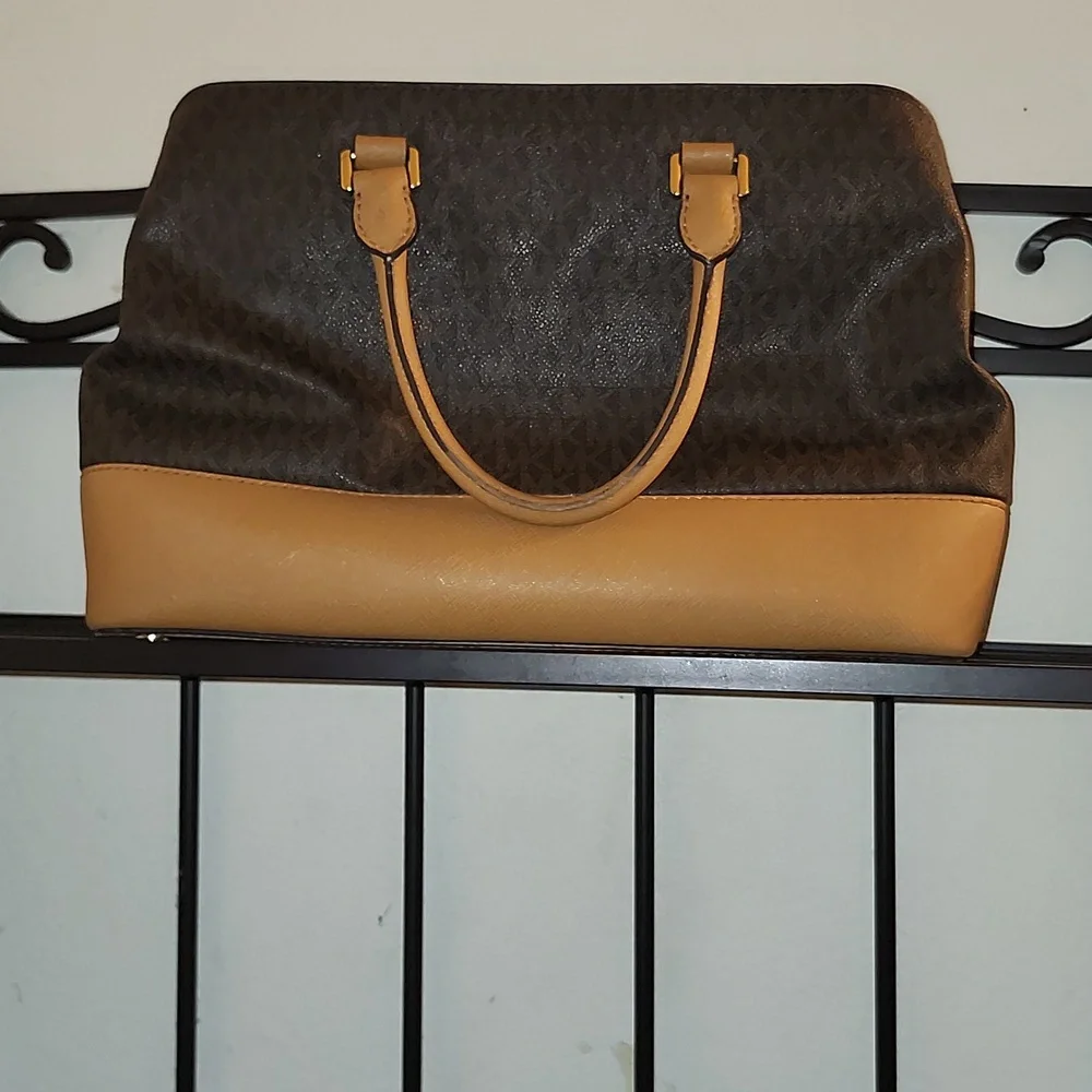 MICHAEL KORS PURSE - Picture 2 of 5